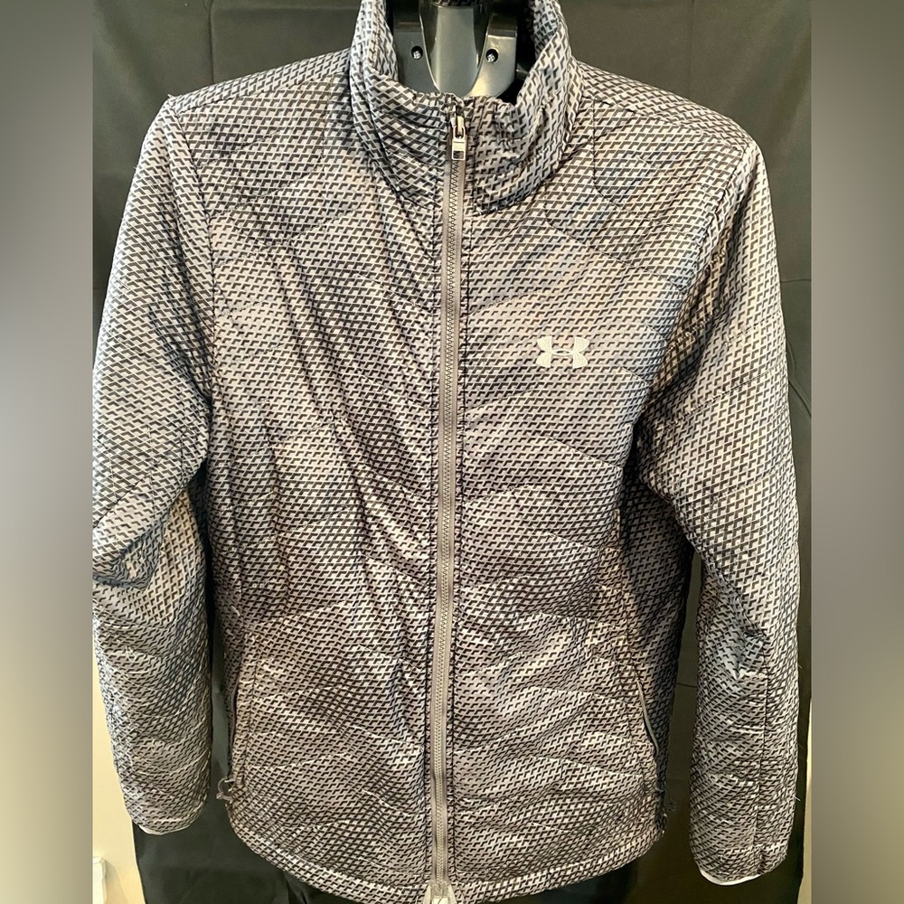 Under Armour Unisex Black and Gray Puffer Jacket. Smoke‎ free home.